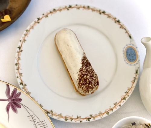 Le Grand Véfour signature dishes Éclair À La Vanille
Foie Gras De Canard En Terrine, Ananas Confit Aux Poivres Noirs Sarawak
Candied Pork Cheeks With Smoked Sweet